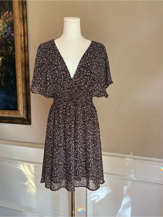 Gal Clothing Dresses & Skirts - Gal Clothing Floral V-Neck Flutter Sleeve Mini Dress in Black Sz S
